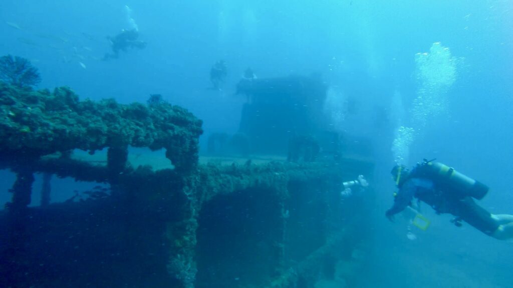 group of scuba divers on shipwreck in fort lauderdale