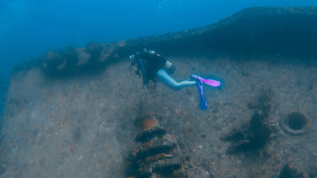 scuba diving the stern of the mercedes shipwreck in fort lauderdale
