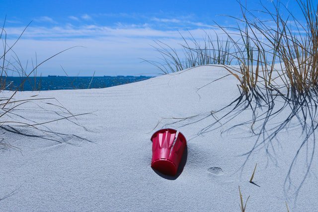 red-solo-cup-on-sand-dune-beach