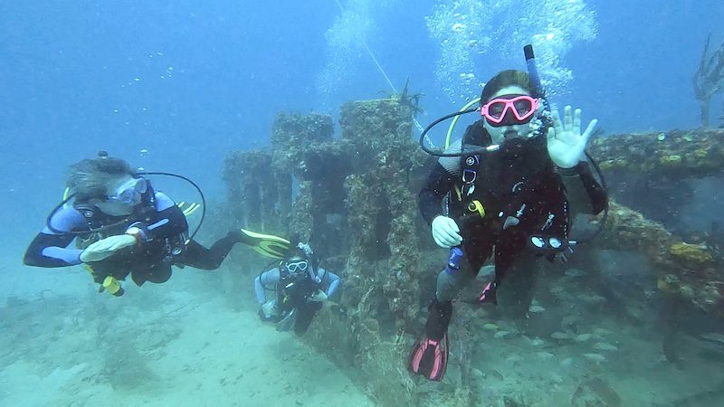 scuba divers on captain ramone shipwreck fort lauderdale